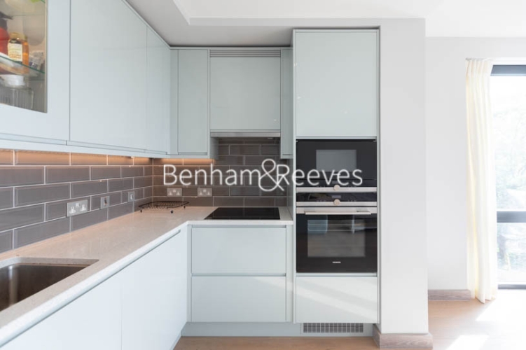 3 bedrooms flat to rent in Drapers Yard, Imperial Wharf, SW18-image 9