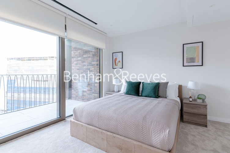 1  bedroom flat to rent in Hampton House, Kings Park Road, SW6-image 4