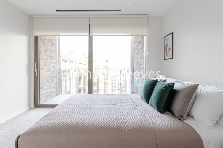 1 bedroom flat to rent in Hampton House, Kings Park Road, SW6-image 16