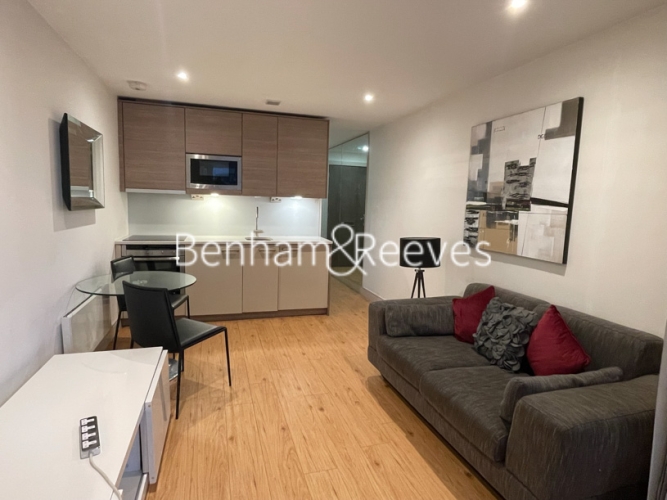 Studio flat to rent in Octavia House, Townmead Road, SW6-image 1