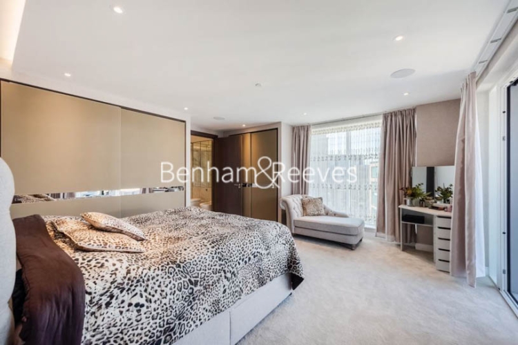 3  bedrooms flat to rent in Chelsea Creek Tower, 12 Park Street, SW6-image 13