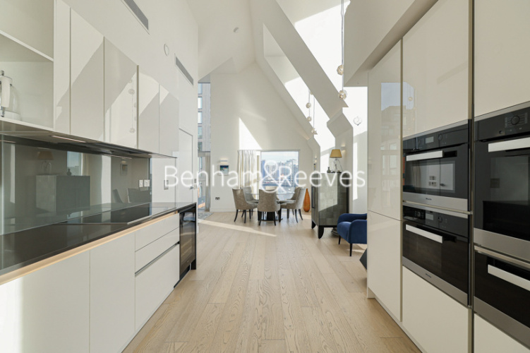 4 bedrooms flat to rent in Central Avenue, Hammersmith And Fulham, SW6-image 2