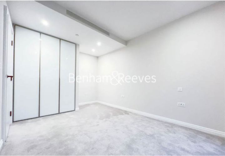 1  bedroom flat to rent in Hampton House, Kings Park Road, SW6-image 3