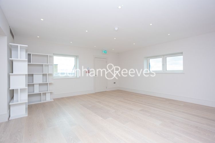 3  bedrooms flat to rent in Copthorne Hotel, Fulham Road, SW6-image 9