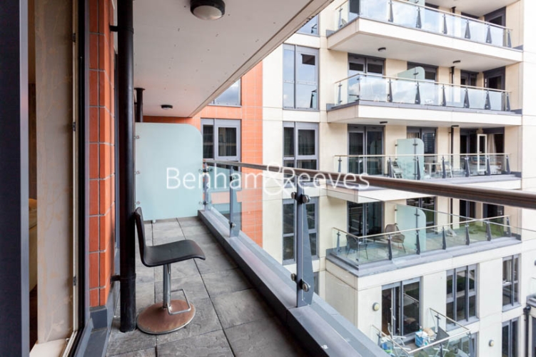2 bedrooms flat to rent in Mahogany House, Lensbury Avenue, SW6-image 4