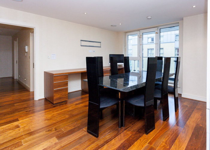 2  bedrooms flat to rent in Mahogany House, Lensbury Avenue, SW6-image 1