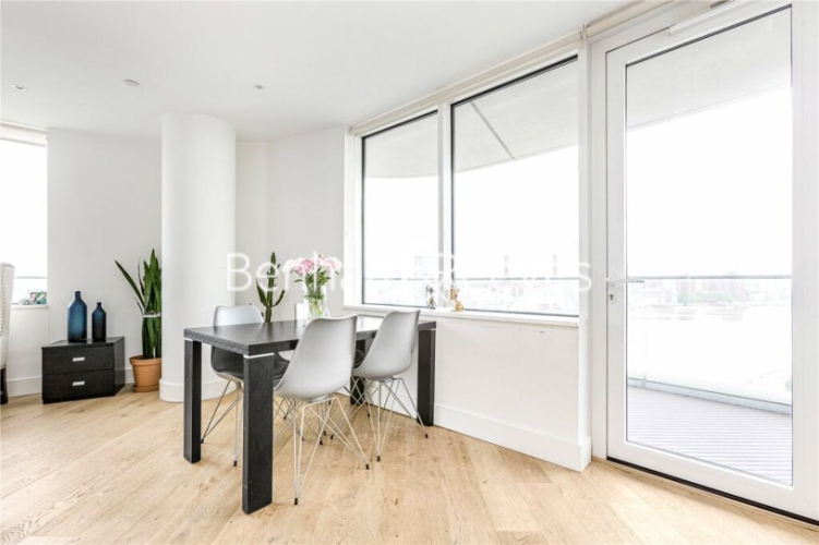 2  bedrooms flat to rent in Lombard Wharf, Lombard Road, SW11-image 3