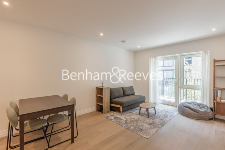 1  bedroom flat to rent in Westwood Building, Lockgate Road, SW6-image 1