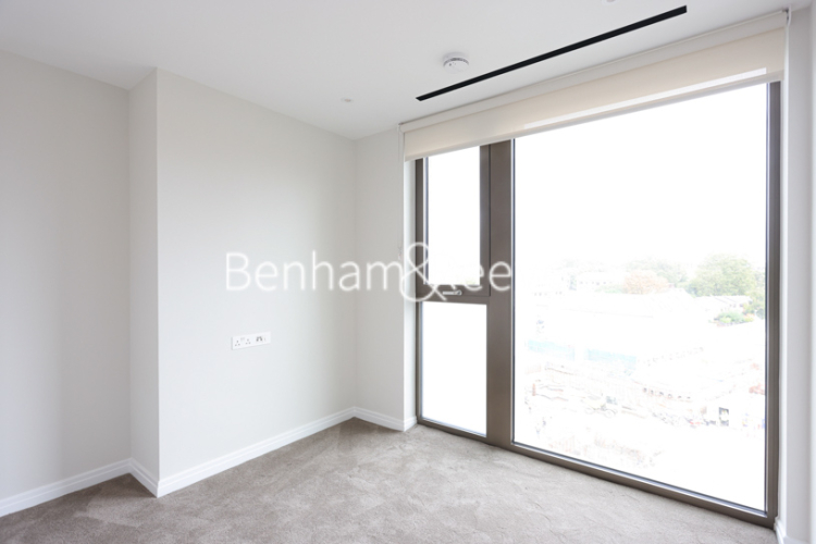 2  bedrooms flat to rent in Saxon House, Kings Road Park, SW6-image 3