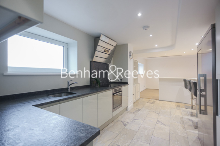 3 bedrooms flat to rent in Chelsea Village, Fulham Road, SW6-image 2