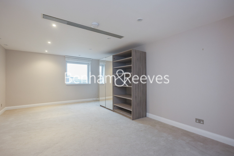 3  bedrooms flat to rent in Chelsea Village, Fulham Road, SW6-image 9