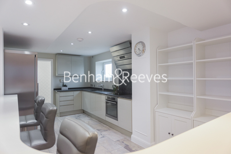3 bedrooms flat to rent in Chelsea Village, Fulham Road, SW6-image 14