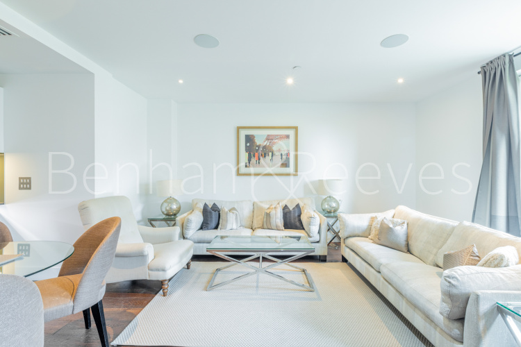 4  bedrooms flat to rent in Central Avenue, Fulham, SW6-image 1