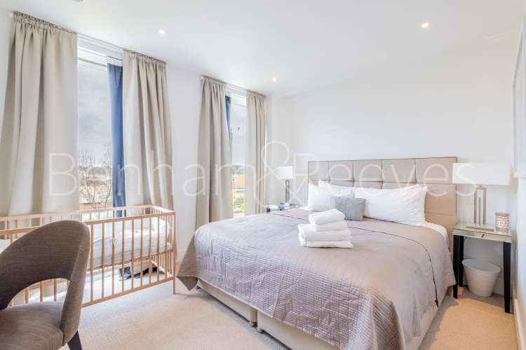 4  bedrooms flat to rent in Central Avenue, Fulham, SW6-image 4