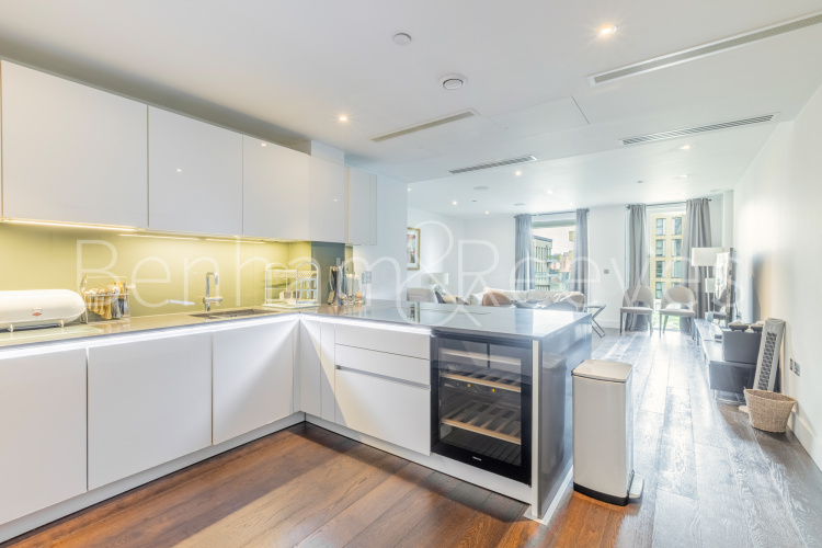 4  bedrooms flat to rent in Central Avenue, Fulham, SW6-image 8