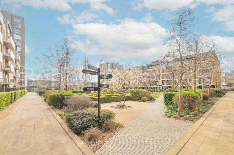 4  bedrooms flat to rent in Central Avenue, Fulham, SW6-image 12