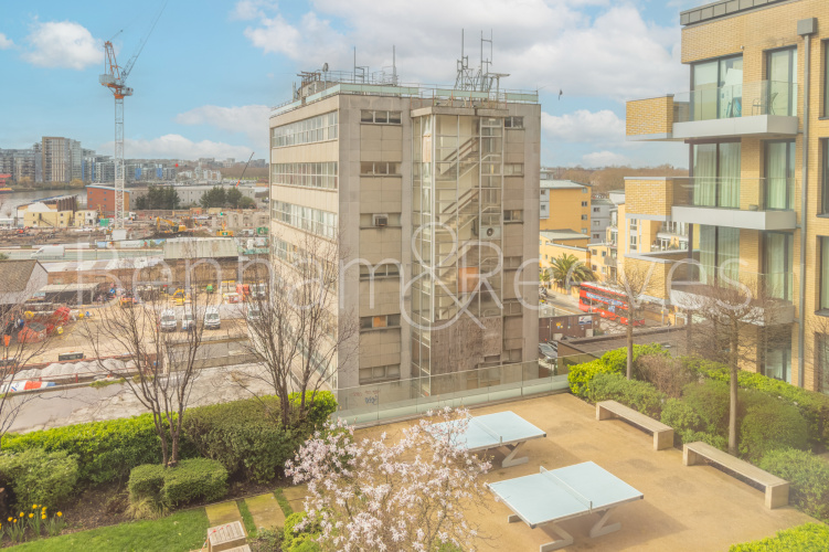 4  bedrooms flat to rent in Central Avenue, Fulham, SW6-image 13