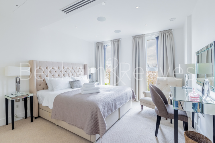 4  bedrooms flat to rent in Central Avenue, Fulham, SW6-image 20