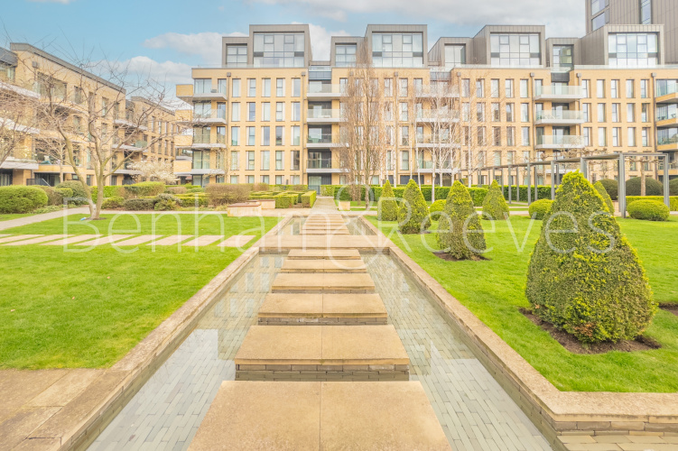 4  bedrooms flat to rent in Central Avenue, Fulham, SW6-image 22