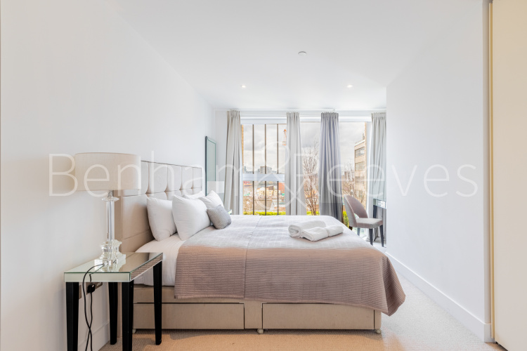 4  bedrooms flat to rent in Central Avenue, Fulham, SW6-image 23
