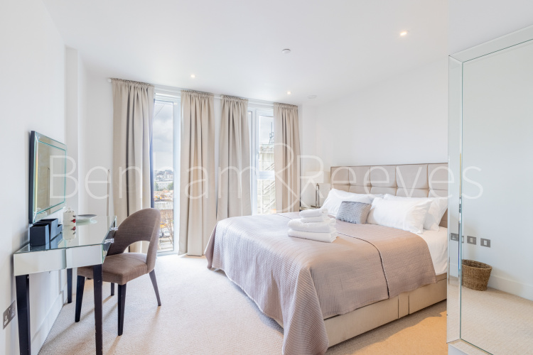 4  bedrooms flat to rent in Central Avenue, Fulham, SW6-image 25