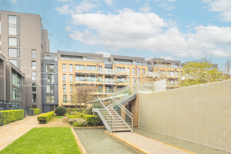 4  bedrooms flat to rent in Central Avenue, Fulham, SW6-image 26