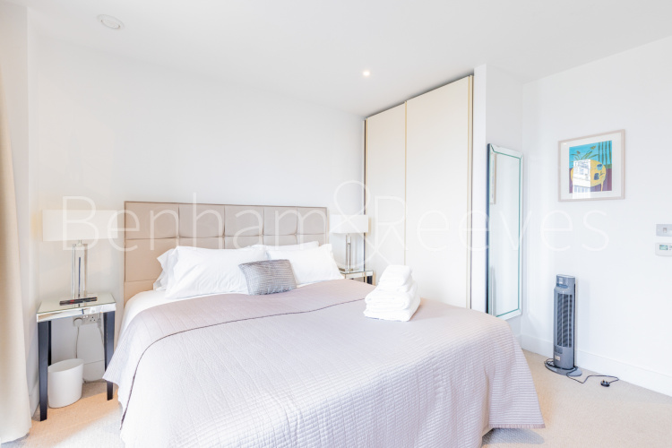 4  bedrooms flat to rent in Central Avenue, Fulham, SW6-image 27