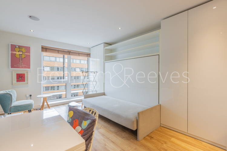 Studio flat to rent in Compass House, Park Street, SW6-image 3