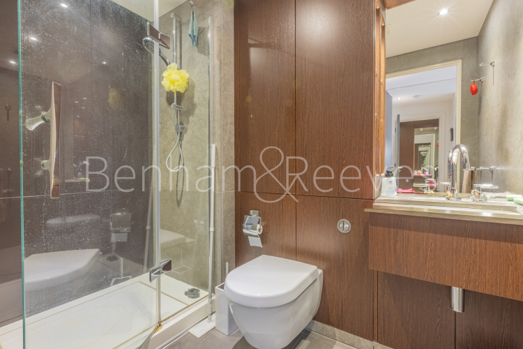 Studio flat to rent in Compass House, Park Street, SW6-image 4