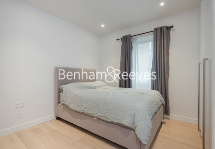 2  bedrooms flat to rent in Fairwater House, 1 Lockgate Road, SW6-image 3