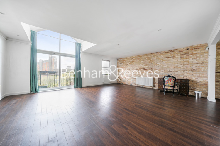 3  bedrooms flat to rent in Battersea Bridge Road, Imperial Wharf, SW11-image 1