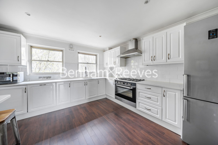 3  bedrooms flat to rent in Battersea Bridge Road, Imperial Wharf, SW11-image 2