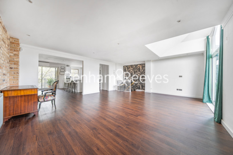3  bedrooms flat to rent in Battersea Bridge Road, Imperial Wharf, SW11-image 7