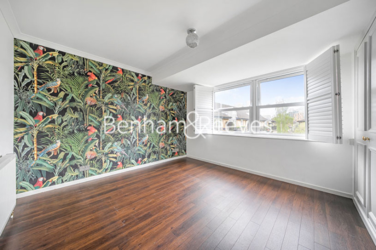 3  bedrooms flat to rent in Battersea Bridge Road, Imperial Wharf, SW11-image 9