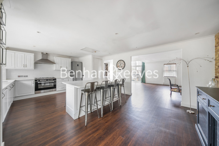 3  bedrooms flat to rent in Battersea Bridge Road, Imperial Wharf, SW11-image 14