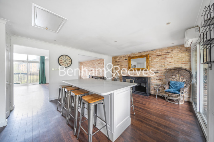3  bedrooms flat to rent in Battersea Bridge Road, Imperial Wharf, SW11-image 19