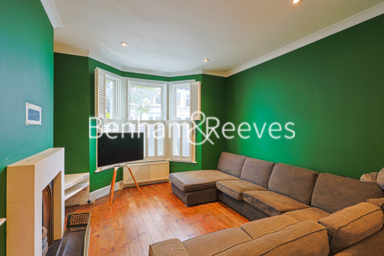 4  bedrooms flat to rent in Rylston Road, Fulham, SW6-image 1