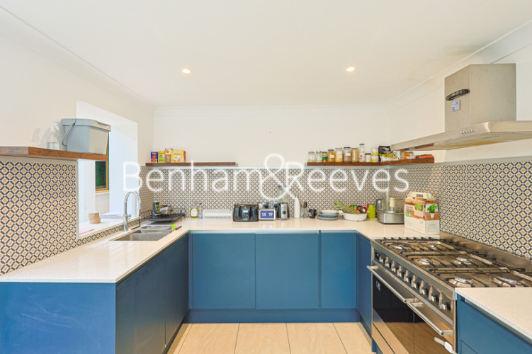4  bedrooms flat to rent in Rylston Road, Fulham, SW6-image 2
