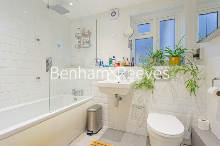 4  bedrooms flat to rent in Rylston Road, Fulham, SW6-image 4