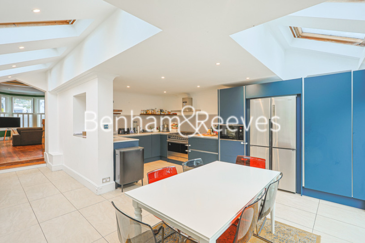4  bedrooms flat to rent in Rylston Road, Fulham, SW6-image 7