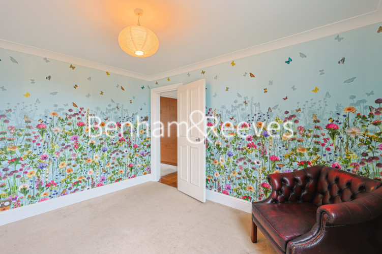 4  bedrooms flat to rent in Rylston Road, Fulham, SW6-image 11