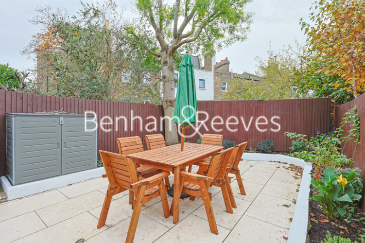 4  bedrooms flat to rent in Rylston Road, Fulham, SW6-image 21