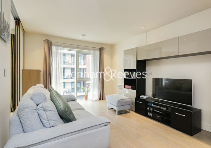 Studio flat to rent in Dockside House, Park Street, SW6-image 1