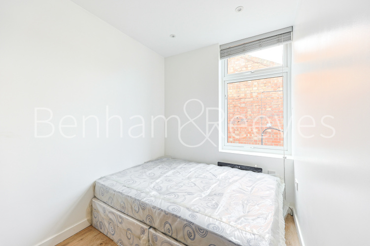 Studio flat to rent in Wandsworth High Street, Imperial Wharf, SW18-image 2