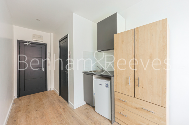 Studio flat to rent in Wandsworth High Street, Imperial Wharf, SW18-image 7