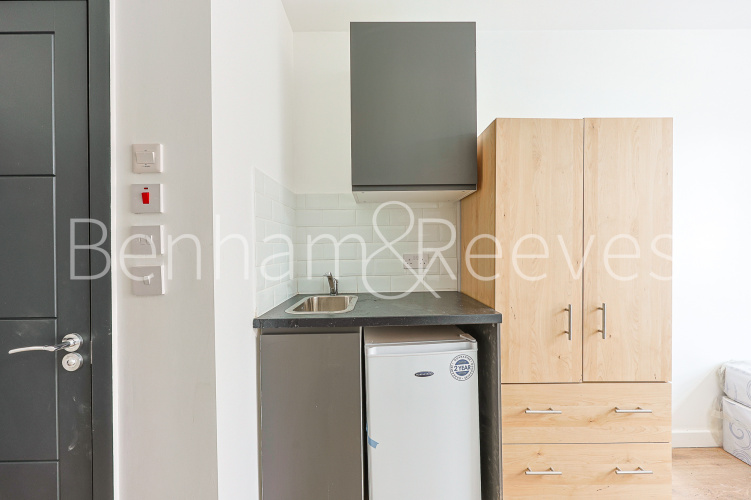 Studio flat to rent in Wandsworth High Street, Imperial Wharf, SW18-image 9