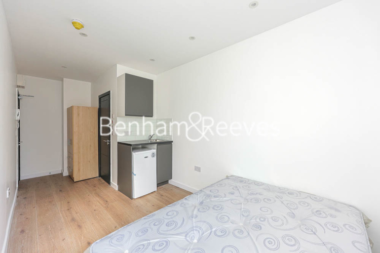 Studio flat to rent in Wandsworth, Imperial Wharf, SW18-image 2