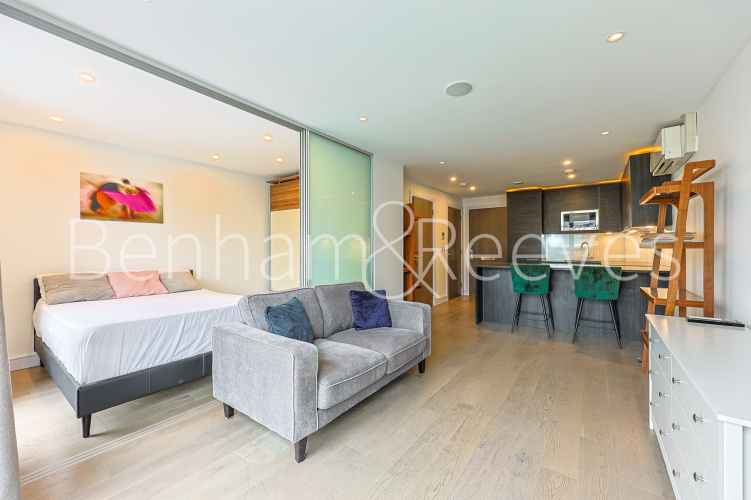 1  bedroom flat to rent in Octavia House, Townmead Road, SW6-image 1