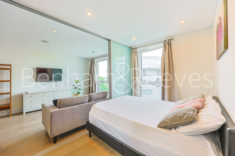 1  bedroom flat to rent in Octavia House, Townmead Road, SW6-image 4