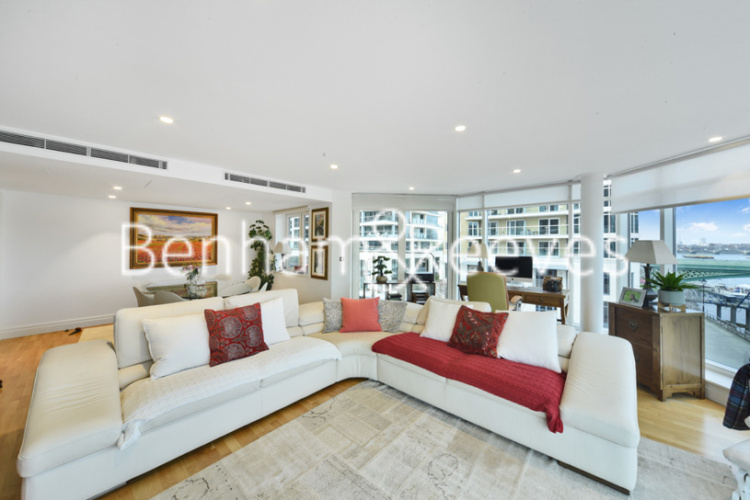 3  bedrooms flat to rent in Riverside Tower, Boulevard, SW6-image 1